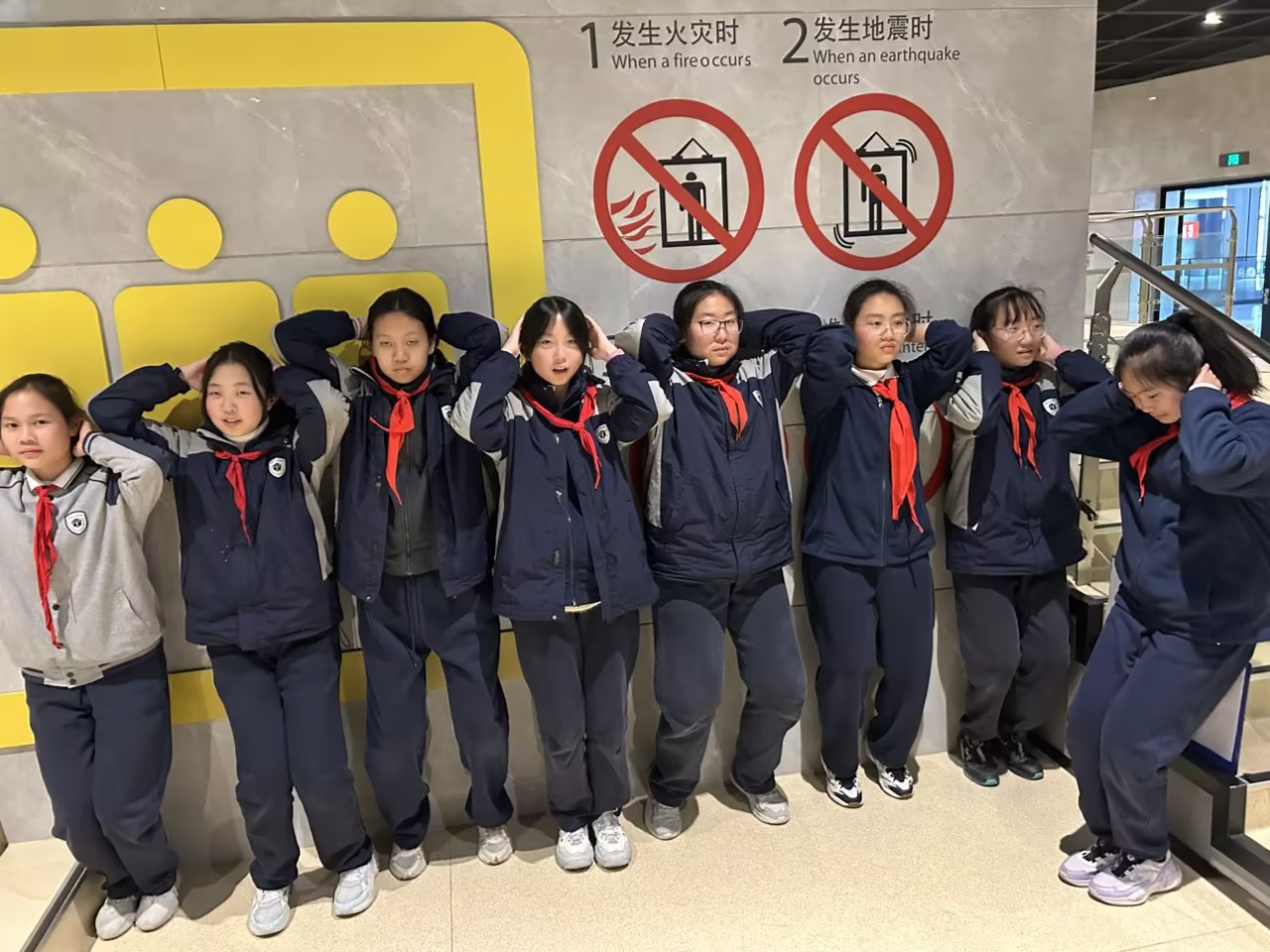 实战砺安全，护航少年行——上海市宜川中学附属学校七年级公共安全实训活动纪实