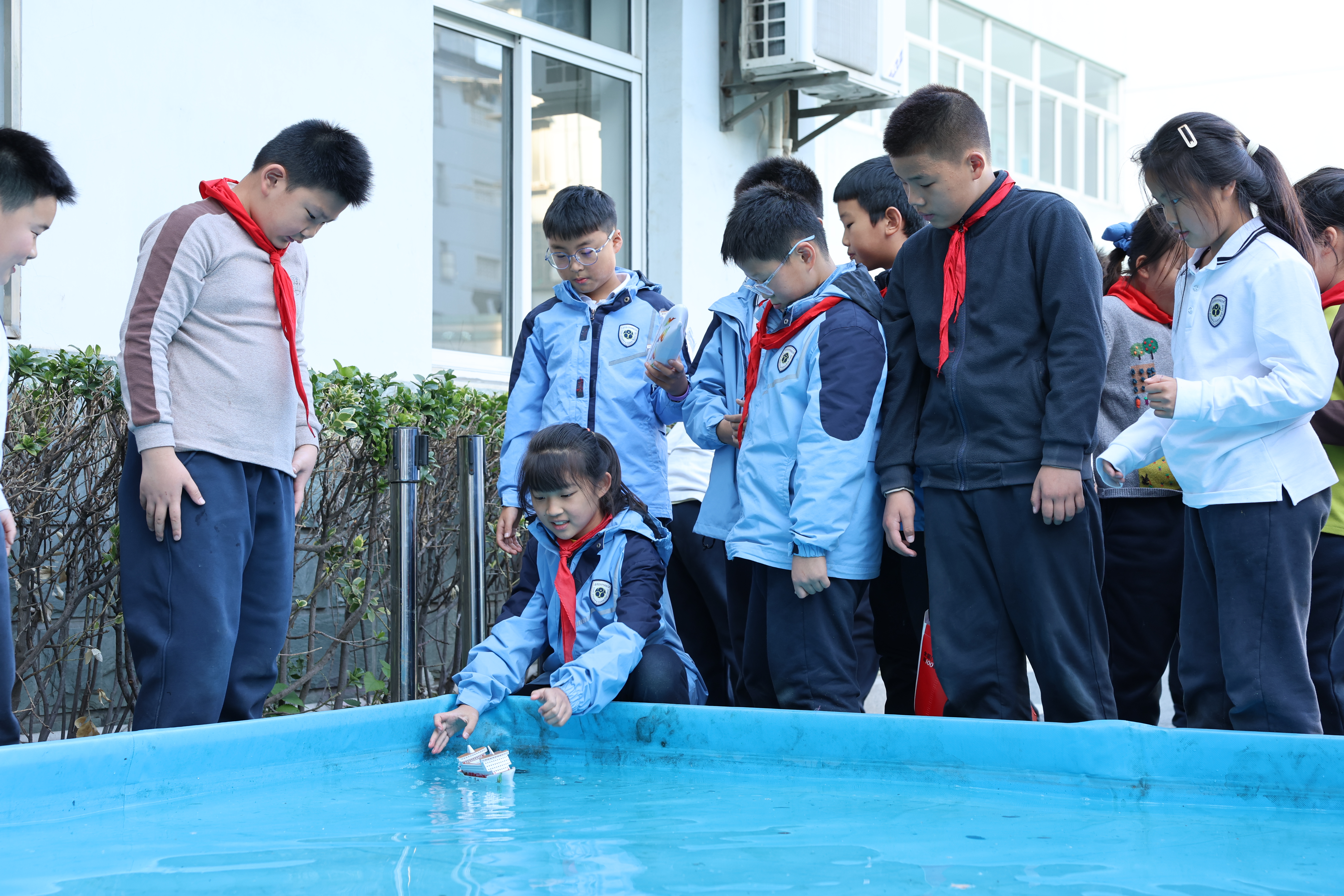 2025年11月26日 四年级科技节活动：船模直线航行赛